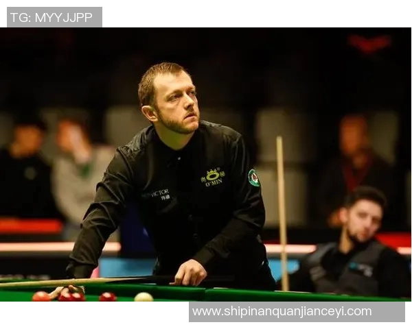 足球场上的烟雾缭绕那些热爱抽烟的足球明星们的故事与传奇