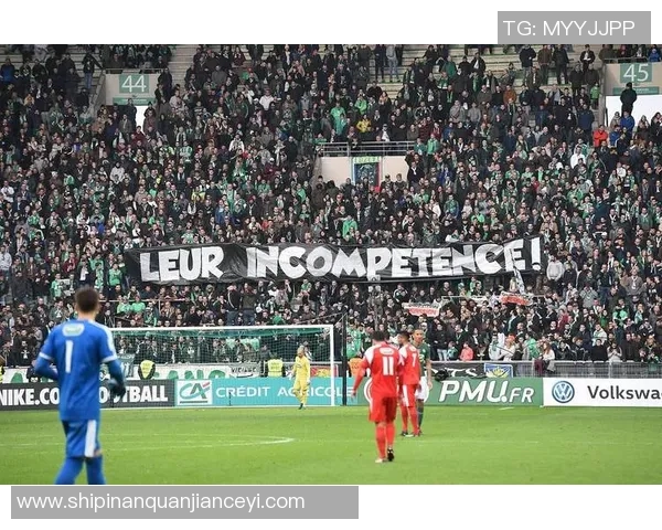 足球巨星告别赛场的感人瞬间与辉煌回忆合集