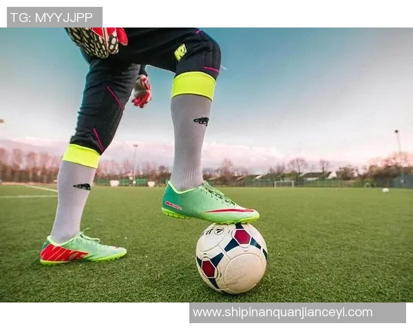 足球明星专用杯的独特设计与魅力展示让你领略足球的激情与风采