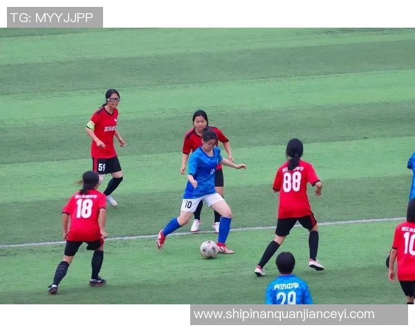 足球明星与球迷的激情碰撞展现足球文化的魅力与情感共鸣