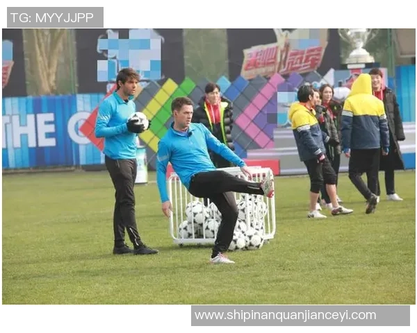 足球明星卡卡摆件的魅力与收藏价值探讨