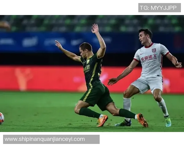 足球明星因护照问题被判刑入狱引发球迷热议与媒体关注