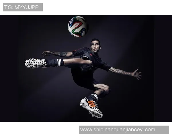 足球明星在山顶的高清写真展现运动与自然的完美结合