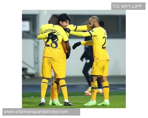 足球明星奢华游艇度假生活尽显风采与魅力的精彩瞬间