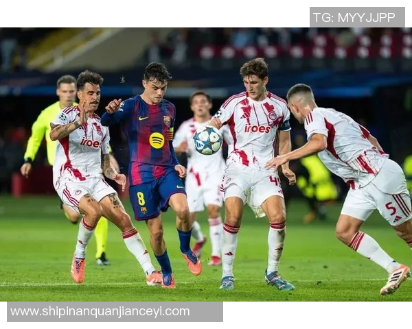 足球明星在赛场上跪地的背后故事与心理感受探讨