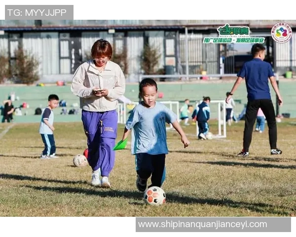 足球明星对儿子的深厚感情与亲子时光的甜蜜瞬间