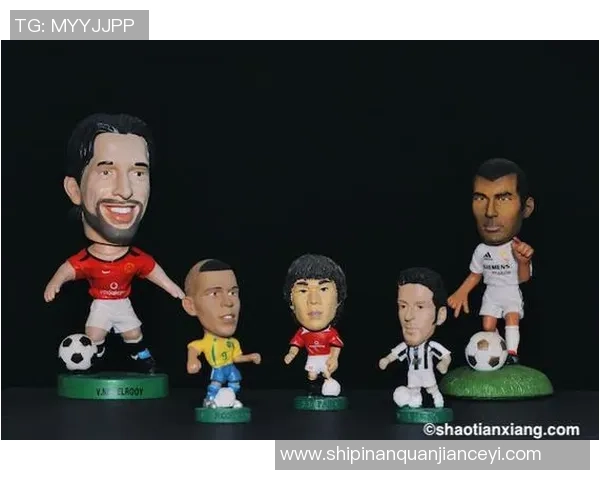 足球明星小版手办带你领略球场魅力与收藏乐趣的完美结合 足球明星小版手办带你领略球场魅力与收藏乐趣的完美结合