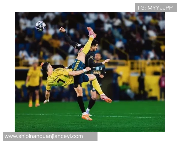 足球明星惊艳倒钩球瞬间回顾技艺与激情交融的完美时刻 足球明星惊艳倒钩球瞬间回顾技艺与激情交融的完美时刻