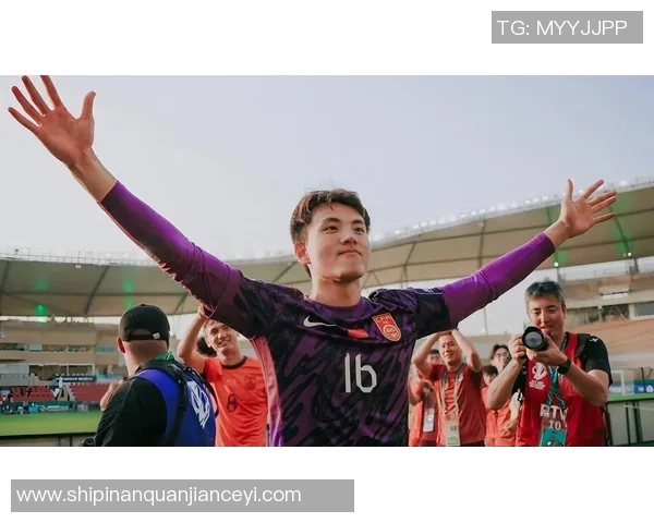 足球明星澄清网络谣言真相亲自回应引发球迷热议与关注