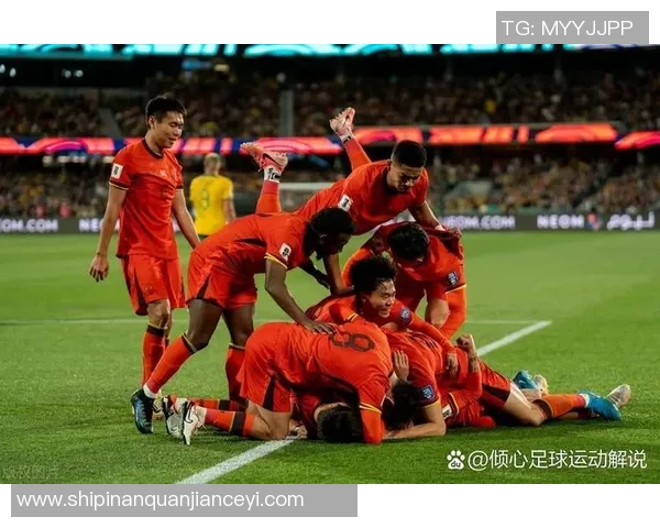 足球明星激情时刻握拳举手视频展现他们的奋斗精神与团队合作魅力