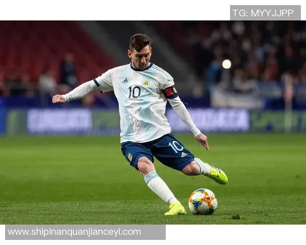 足球明星罗梅罗时尚穿搭解析引领潮流风向标